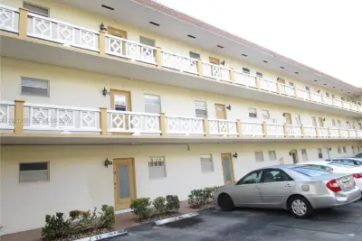 5111 W Oakland Park Blvd #301, Lauderdale Lakes: photo 1 of 24