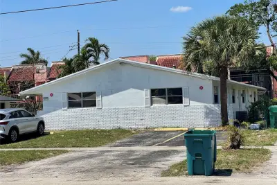 5631 NW 15th St, Lauderhill: photo 1 of 20