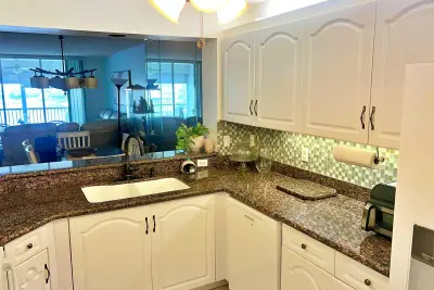 Condo in Tamarac: photo 1 of 29