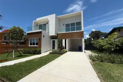 3326 Elizabeth St, Miami: photo 1 of 59