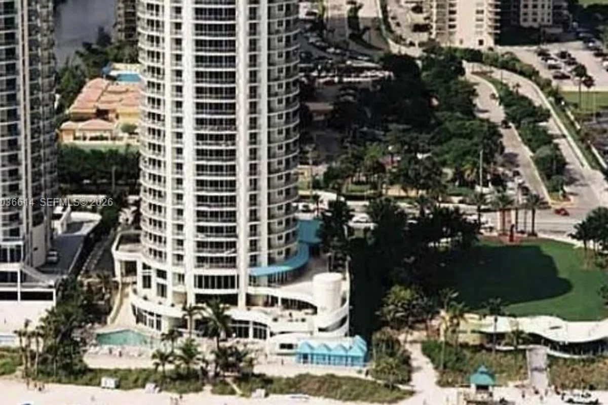 17375 Collins Ave #1008, Sunny Isles Beach: photo 1 of 2
