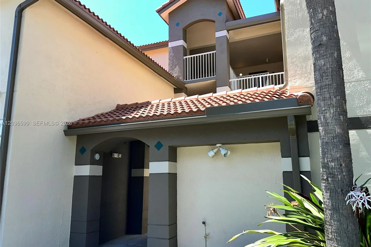 460 S Park Rd #6-203, Hollywood: photo 1 of 33