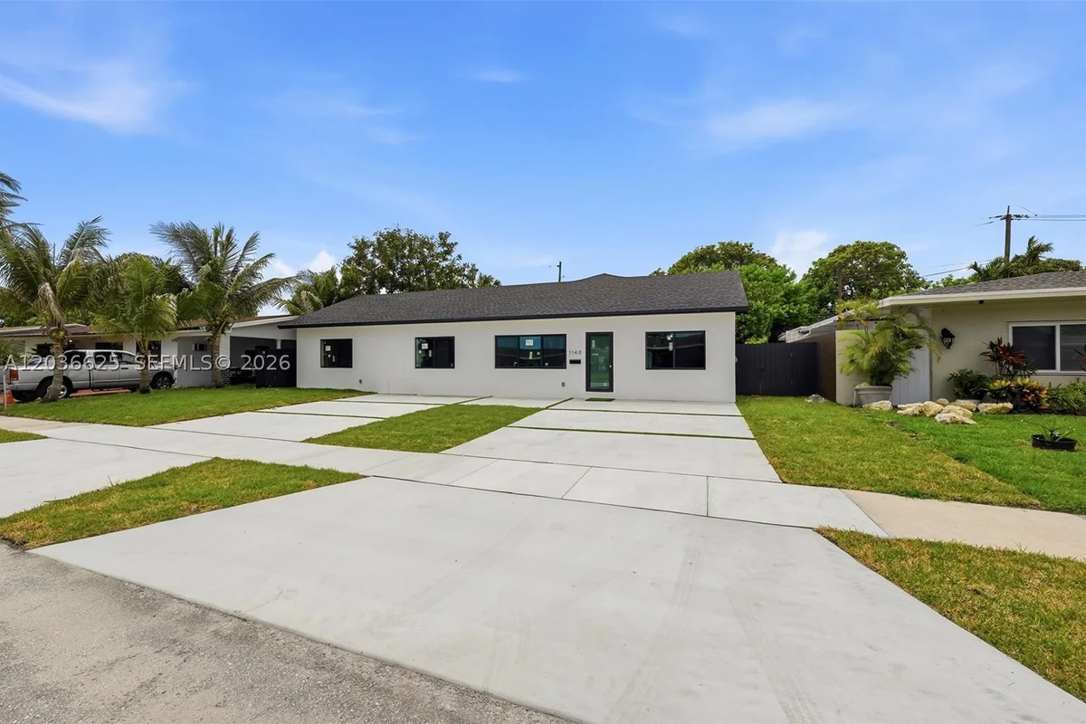 1140 NE 201st Ter, Miami: photo 1 of 36