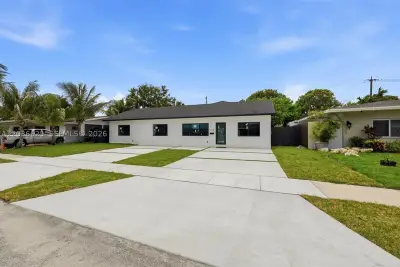 1140 NE 201st Ter, Miami: photo 1 of 36