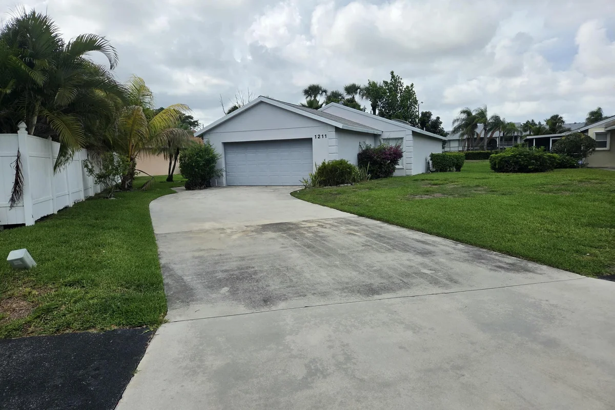 1211 Pine Sage Cir, West Palm Beach: photo 1 of 2