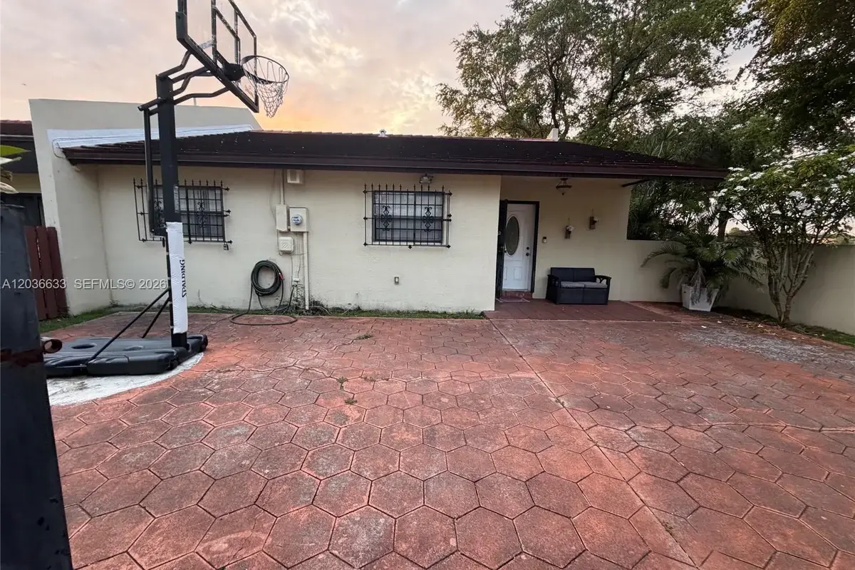 5801 SW 144th Cir Pl, Miami: photo 1 of 6