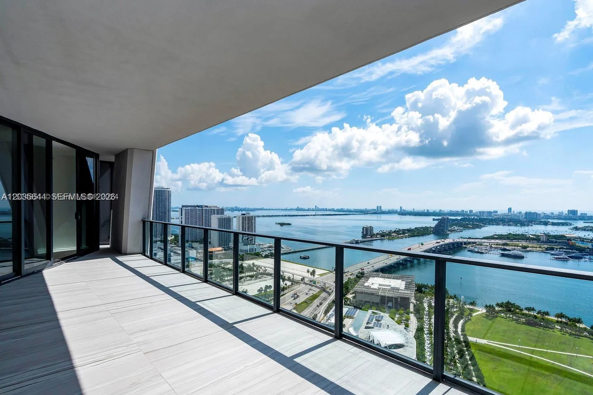 1000 Biscayne Blvd #4802, Miami: photo 1 of 27