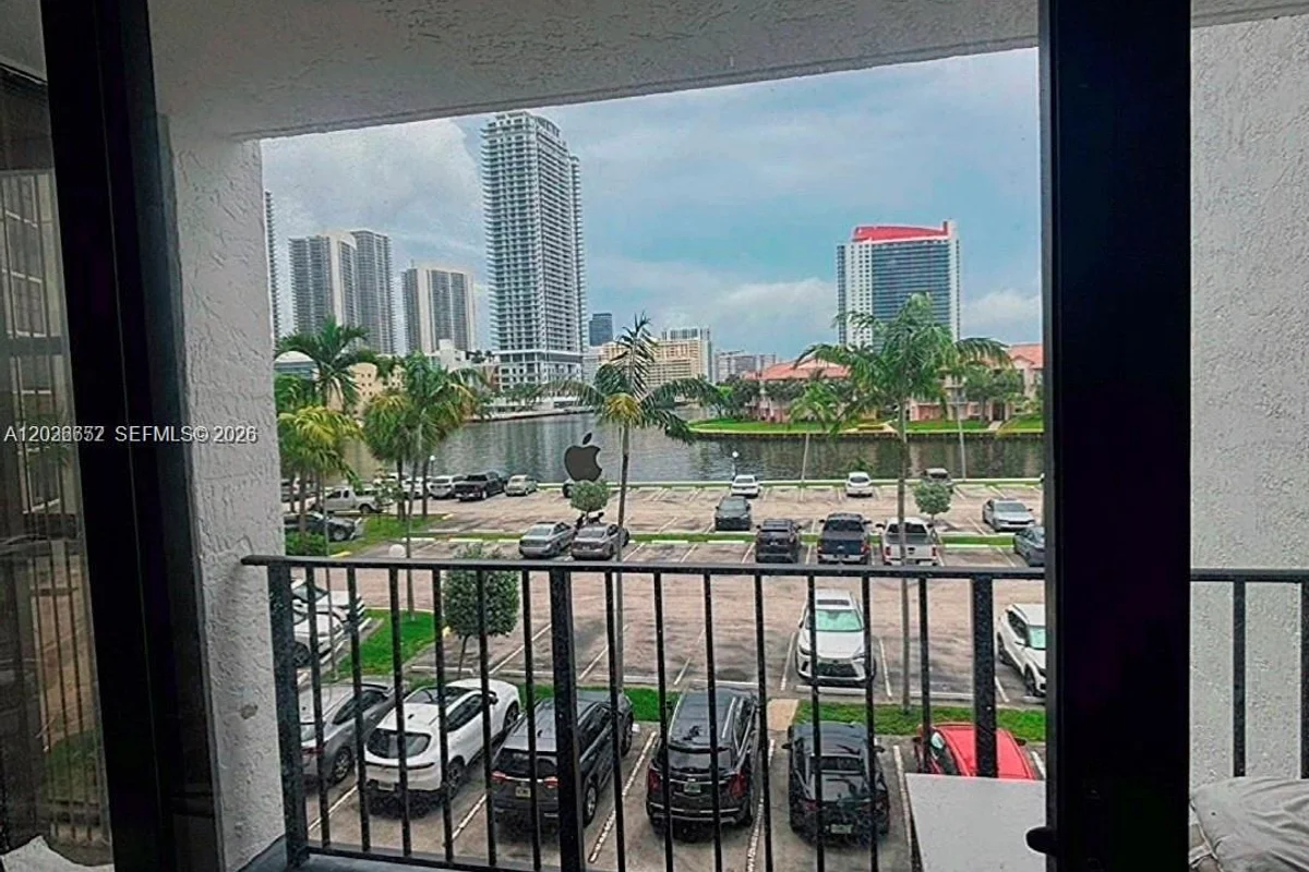 200 Leslie Dr #324, Hallandale Beach: photo 1 of 16