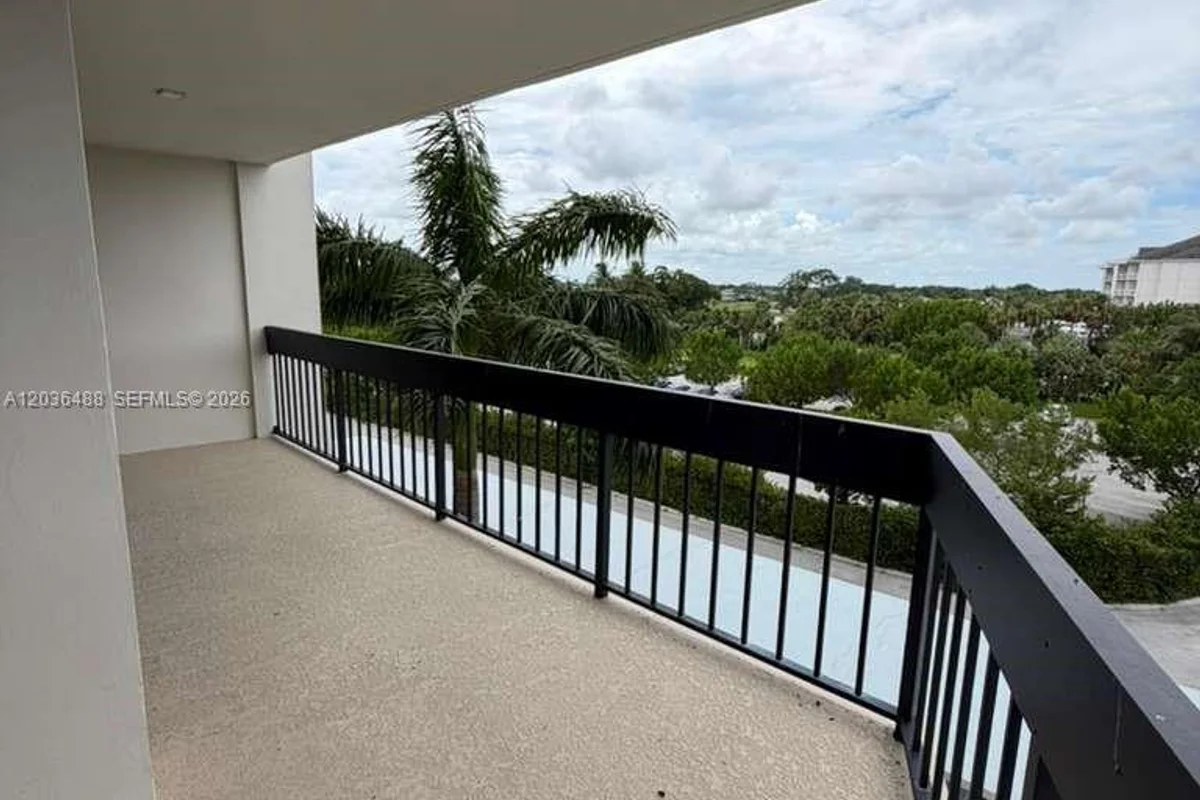 2400 Presidential Way #403, West Palm Beach: photo 1 of 21