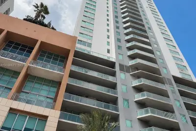 253 NE 2nd St #3004, Miami: photo 1 of 19