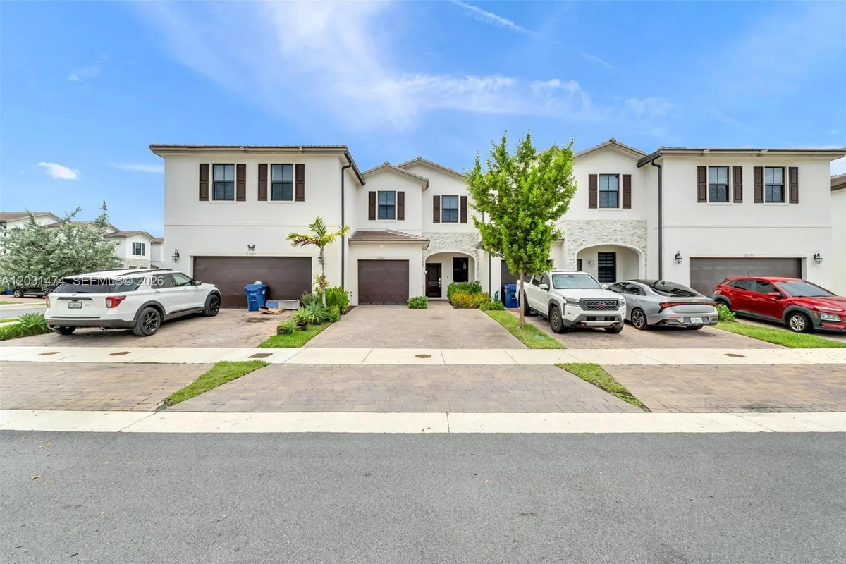 23082 SW 129th Ct, Miami: photo 1 of 37