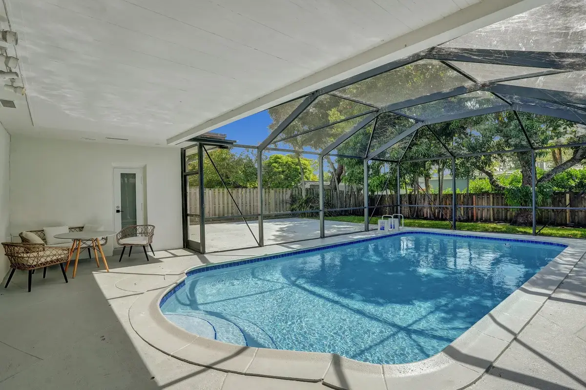 2030 N 54th Ave, Hollywood: photo 1 of 57