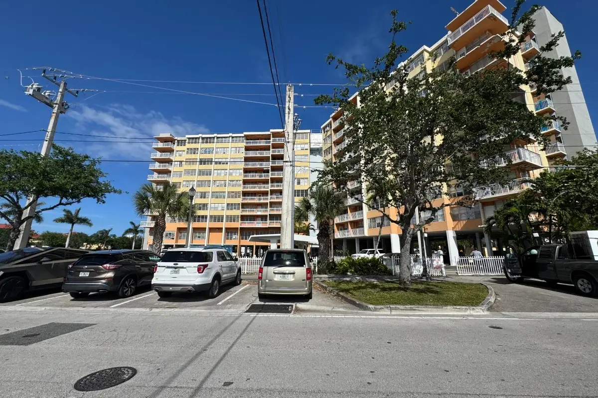 2025 NE 164th St #601, North Miami Beach: photo 1 of 7