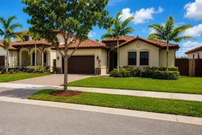 2450 SE 1st St, Homestead: photo 1 of 45