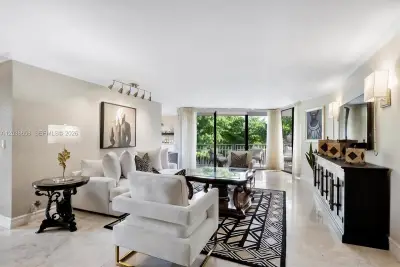 1000 Quayside Ter #411, Miami: photo 1 of 86