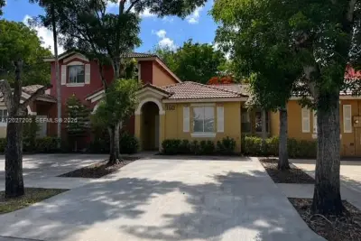 160 SW 16th Ave, Homestead: photo 1 of 22