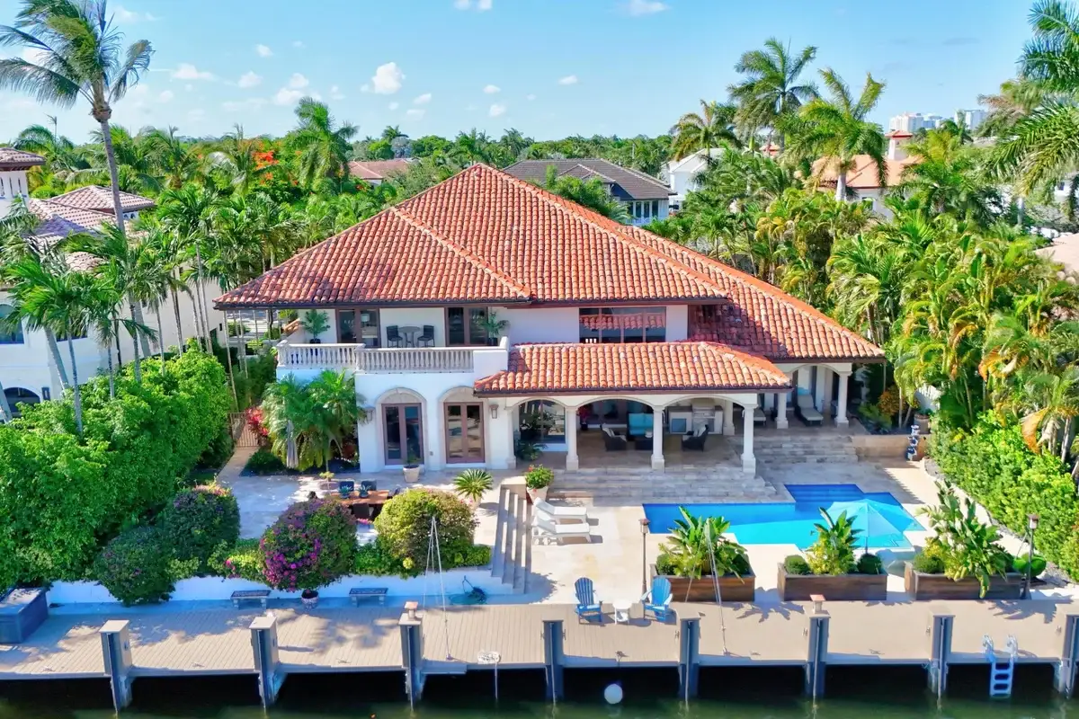 2740 NE 17th St, Fort Lauderdale: photo 1 of 101