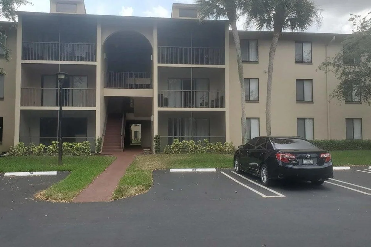 203 Foxtail Dr #B3, West Palm Beach: photo 1 of 10