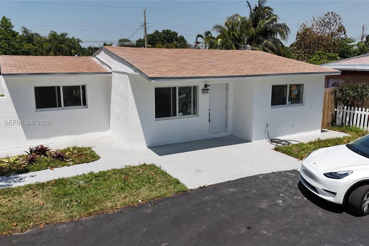 6515 SW 20th Ct, Miramar: photo 1 of 15