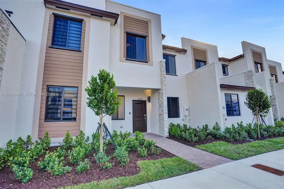 2542 SE 29th St, Homestead: photo 1 of 21