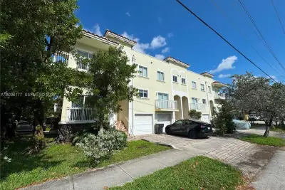 820 N 17th Ave, Hollywood: photo 1 of 28