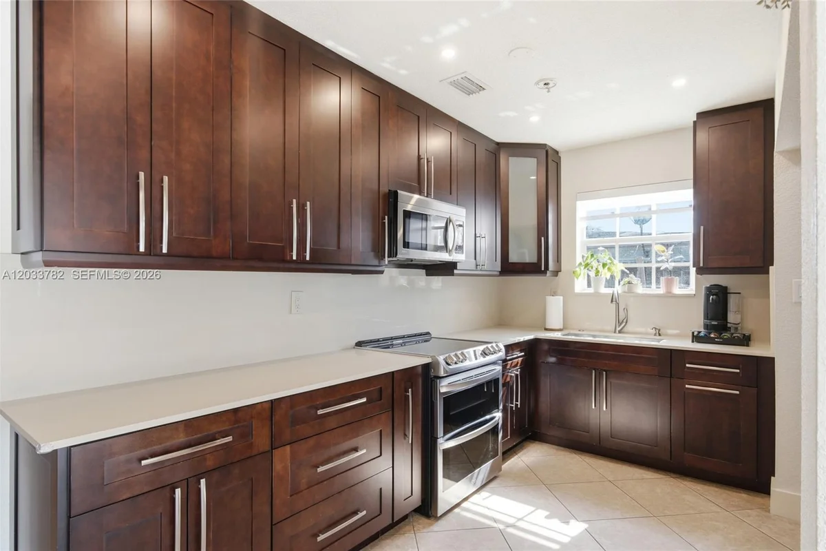 7151 SW 14th St, Pembroke Pines: photo 1 of 41