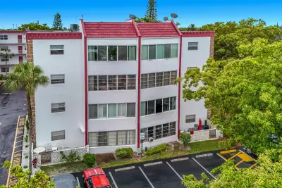 4270 NW 40th St #401, Lauderdale Lakes: photo 1 of 60