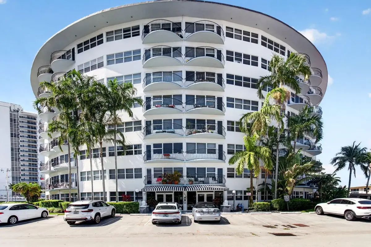 3250 NE 28th St #302, Fort Lauderdale: photo 1 of 38