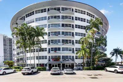 3250 NE 28th St #302, Fort Lauderdale: photo 1 of 38