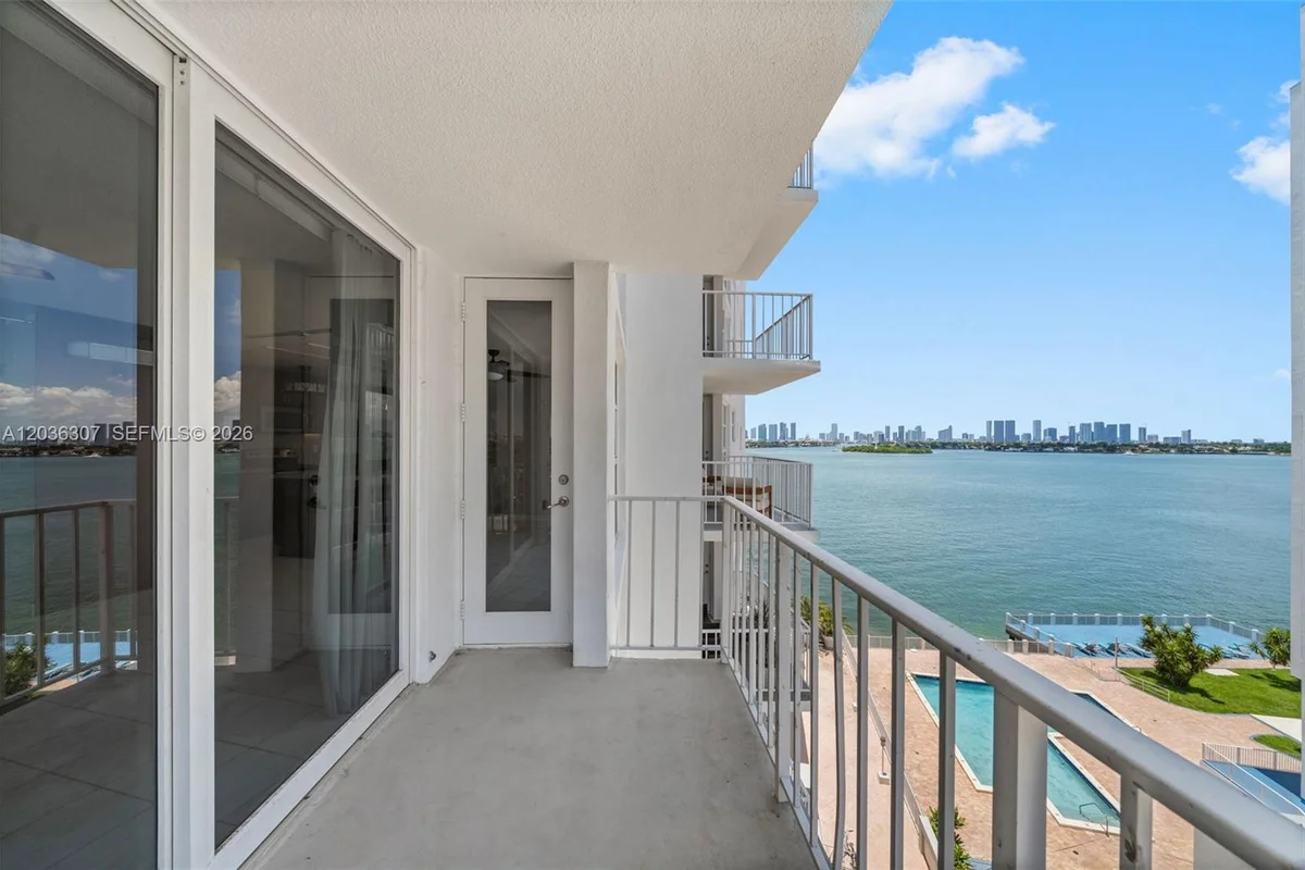 1228 W Ave #604, Miami Beach: photo 1 of 29