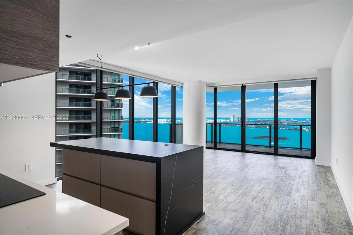650 NE 32nd St #4407, Miami: photo 1 of 59