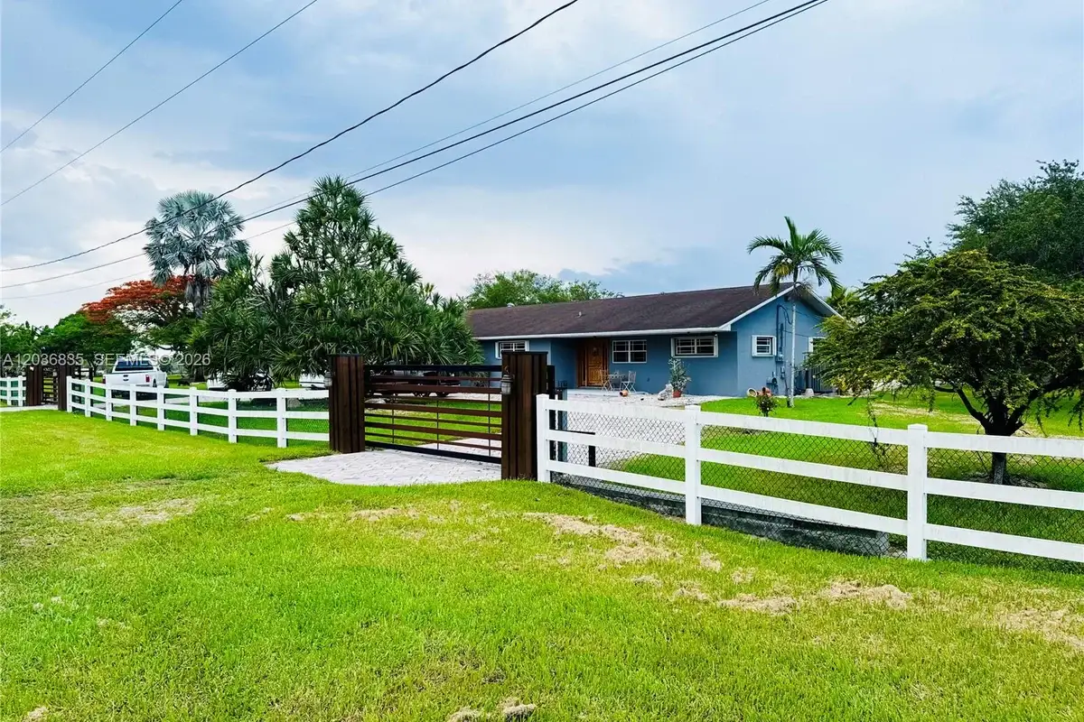 21217 SW 160 St, Miami: photo 1 of 98