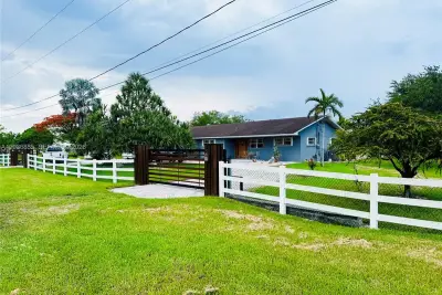 21217 SW 160 St, Miami: photo 1 of 98