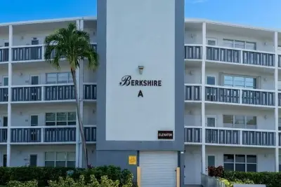 2002 Berkshire, Deerfield Beach: photo 1 of 25