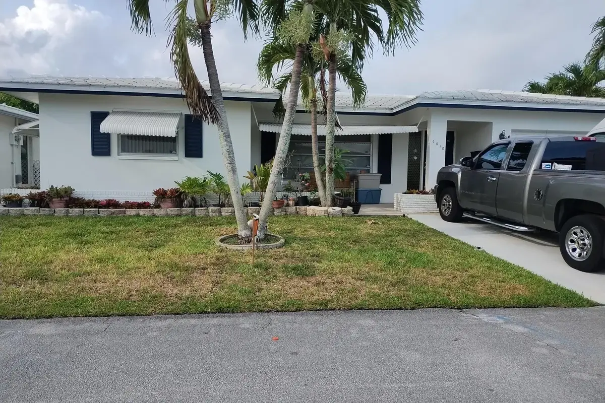6810 NW 75th St, Tamarac: photo 1 of 13