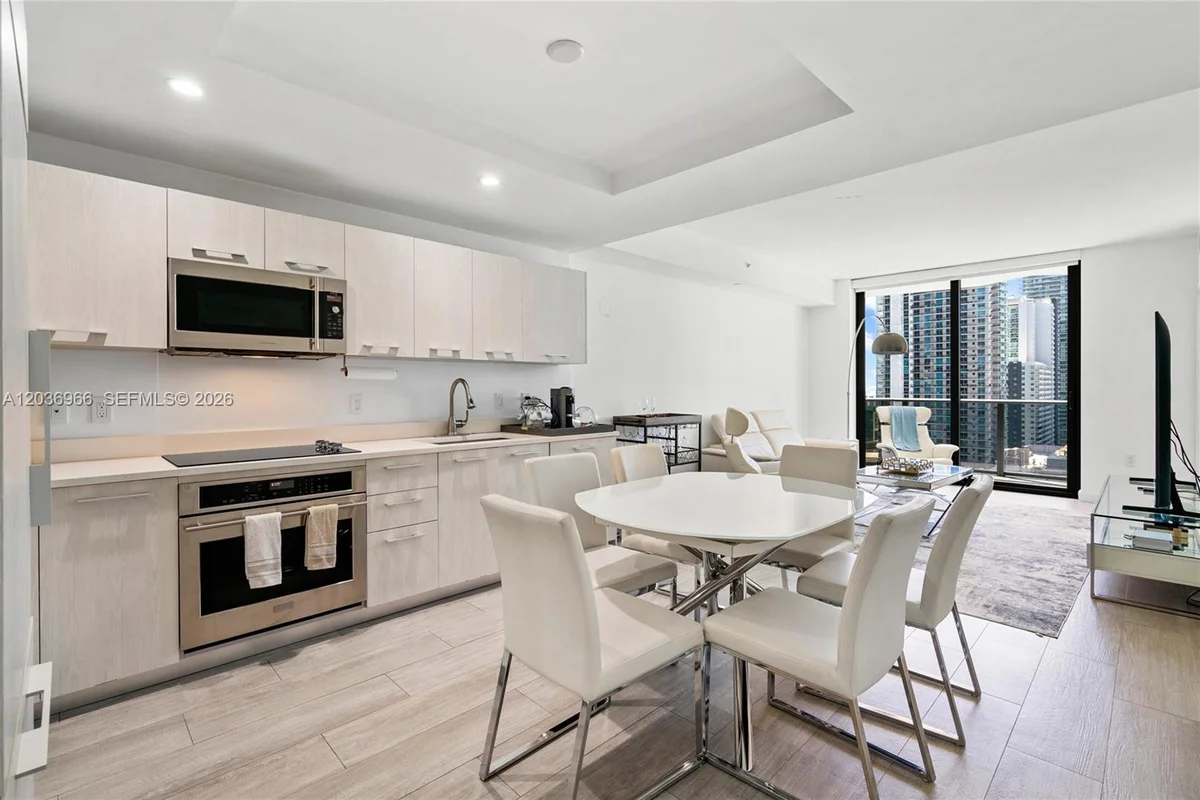 55 SW 9th St #1904, Miami: photo 1 of 66