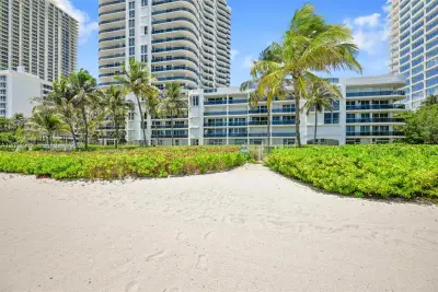 16711 Collins Ave #BC-10, Sunny Isles Beach: photo 1 of 31