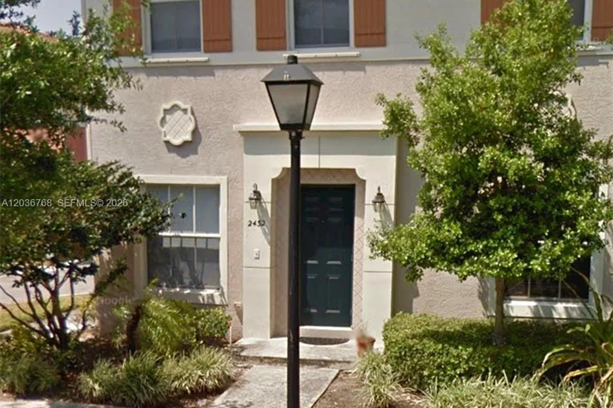 2432 SW 99th Way, Miramar: photo 1 of 18