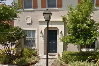 2432 SW 99th Way, Miramar: photo 1 of 18