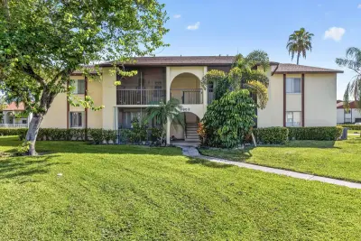 4999 Sable Pine Cir #D2, West Palm Beach: photo 1 of 31