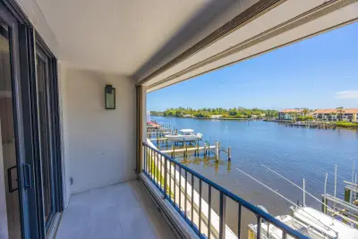 801 Palm Trl #9, Delray Beach: photo 1 of 34