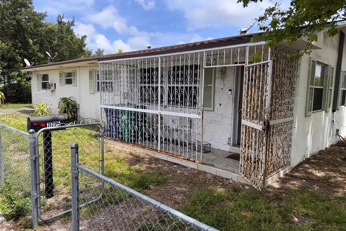 7725 NW 14th Ave, Miami: photo 1 of 9
