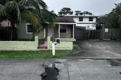 130 NE 4th Ave, Boynton Beach: photo 1 of 31