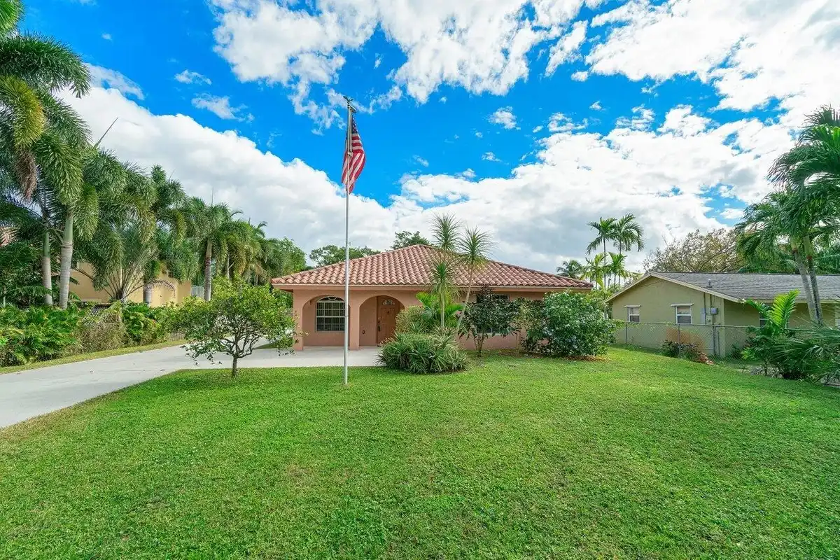 5592 1st Rd, Lake Worth: photo 1 of 22