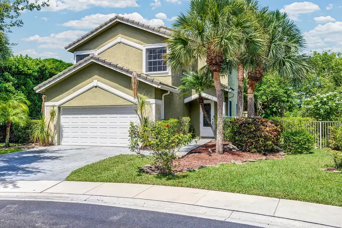 8020 NW 70th Ave, Parkland: photo 1 of 26