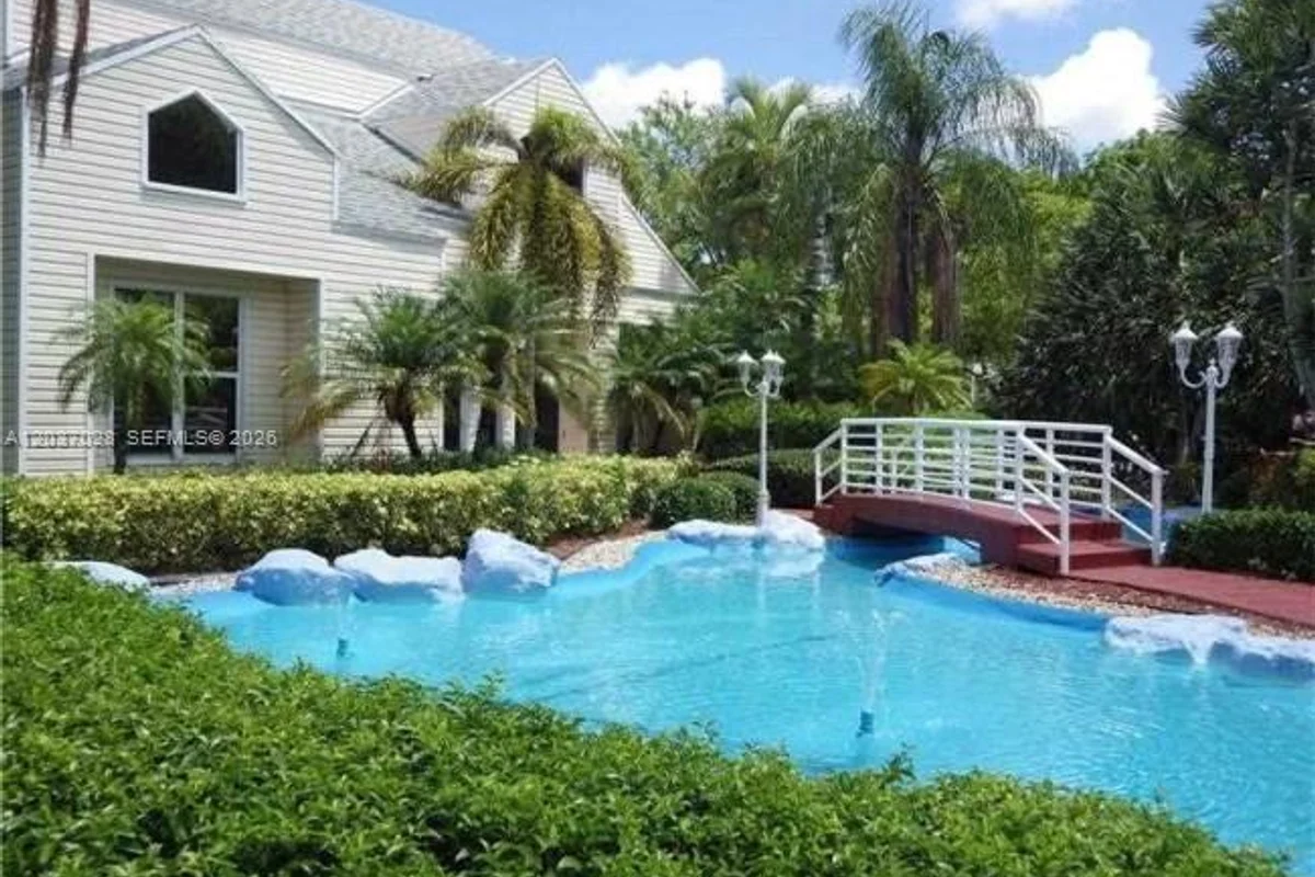 3473 NW 44th St #103, Oakland Park: photo 1 of 13