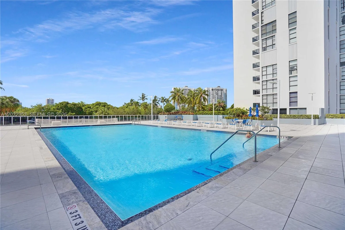 3625 N Country Club Dr #603, Aventura: photo 1 of 27