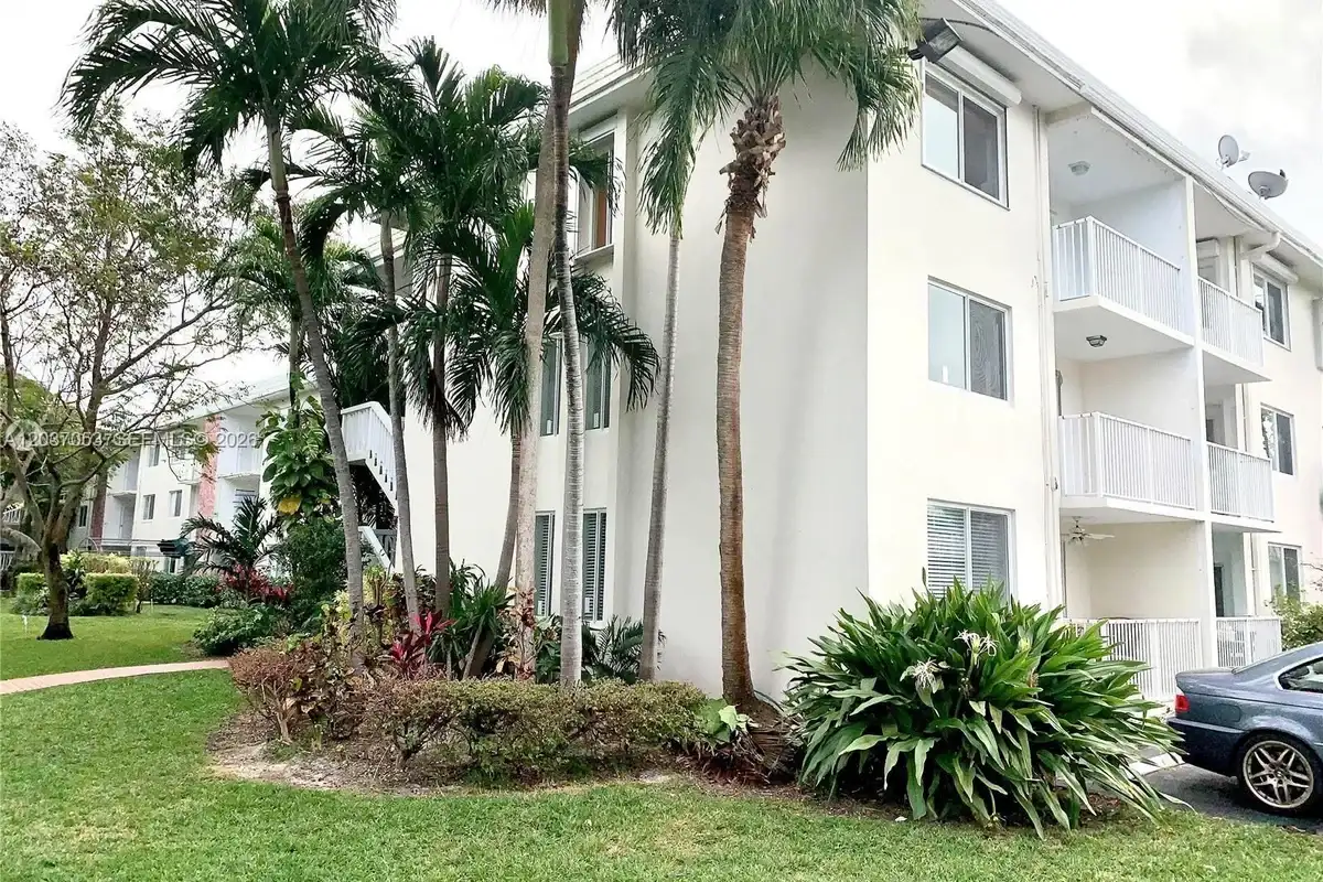 240 Galen Dr #214, Key Biscayne: photo 1 of 12
