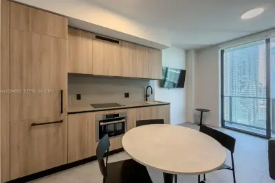 121 NE 5th St #2211, Miami: photo 1 of 46