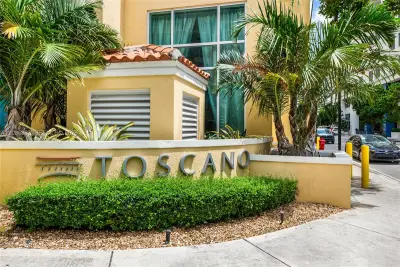 7375 SW 90th St #TH107, Miami: photo 1 of 18